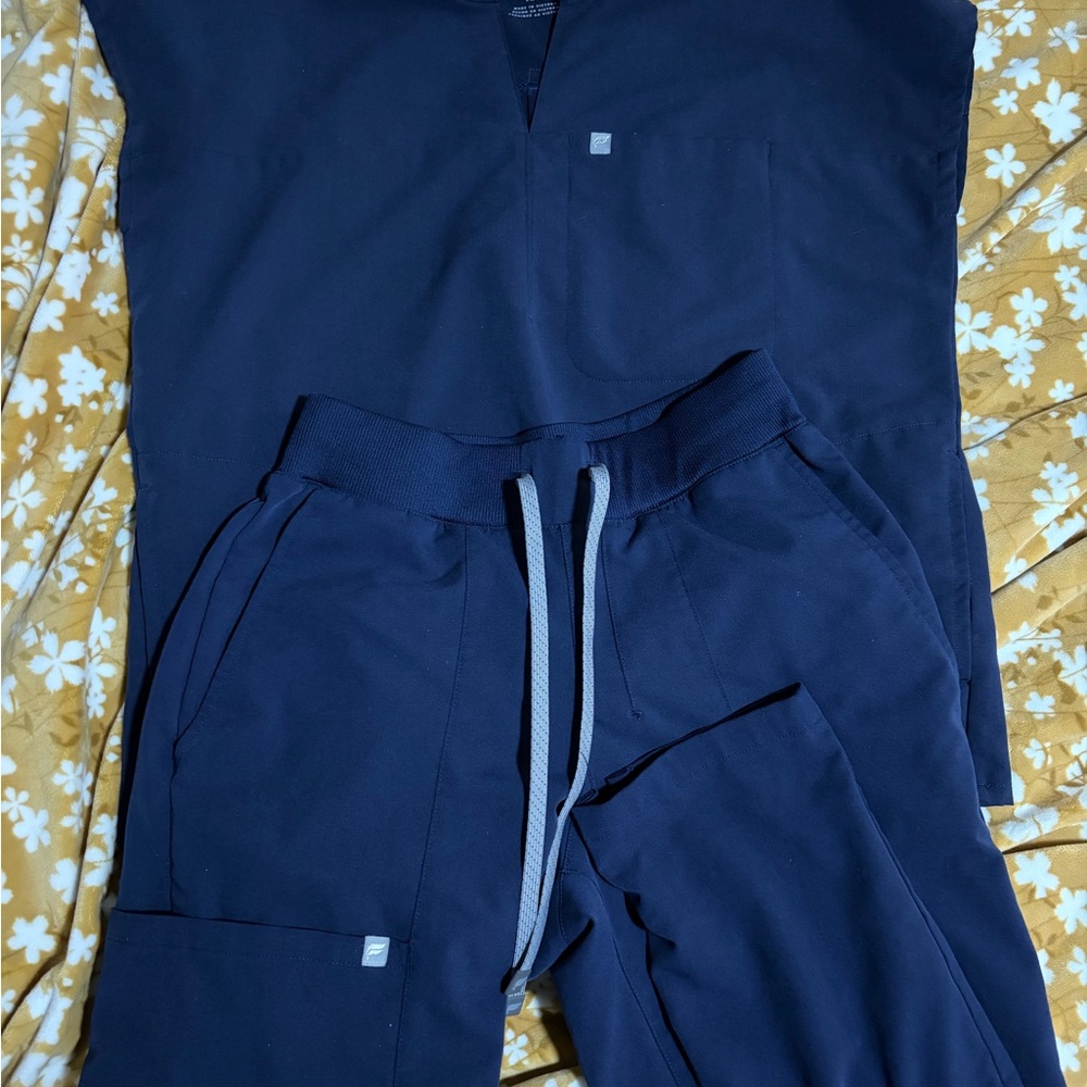 Fabletics Women’s Navy Scrub Set